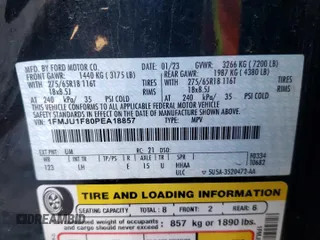 2023 Ford Expedition z VIN 1FMJU1F80PEA18857, wystawiony jako Copart lot #46926125 z przebiegiem Nie podano mil oraz Szkoda całkowita • Salvage title. Historia ofert i sprzedaży dostępna na DreamBid. Obrazek 13.