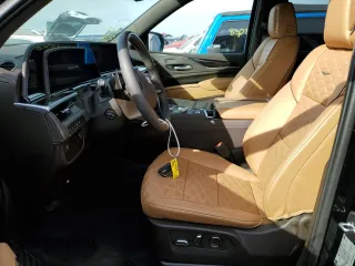 2024 Cadillac Escalade 4WD Premium Luxury z VIN 1GYS4BKL5RR109928, wystawiony jako Copart lot #76373354 z przebiegiem 4 962 mil mil oraz Nie do naprawy • Non repairable. Historia ofert i sprzedaży dostępna na DreamBid. Obrazek 7.