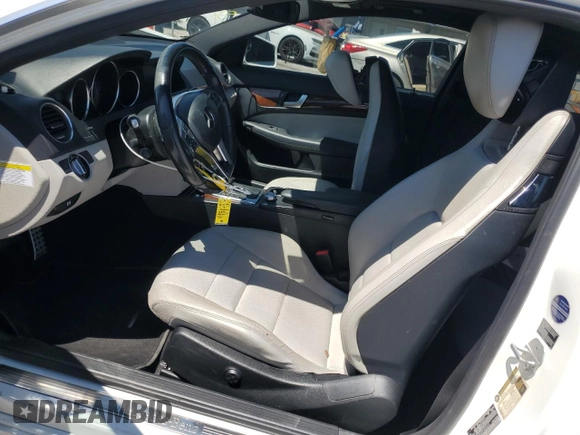 2013 Mercedes-Benz C 250 с VIN WDDGJ4HB7DF986032, выставлен на аукционе Copart как лот 56577835 с пробегом 84 552 миль миль и Списание • Salvage title. История ставок и продаж доступна на DreamBid. Изображение 7.