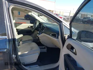 2017 Chrysler Pacifica Touring with VIN 2C4RC1DG7HR648786, listed as a IAAI auction lot 41570029 with 125,406 mi miles and . Bid and sale history available at DreamBid. Image 5.