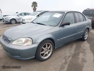 2000 Honda Civic VP with VIN 2HGEJ6613YH573635, listed as a IAAI auction lot 42099695 with 235,772 mi miles. Bid and sale history available at carsss.com. Image 2.