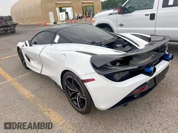 2018 McLaren 720S z VIN SBM14DCAXJW002364, wystawiony jako Copart lot #55175295 z przebiegiem 22 800 mil mil oraz Tytuł czysty. Historia ofert i sprzedaży dostępna na DreamBid. Obrazek 3.