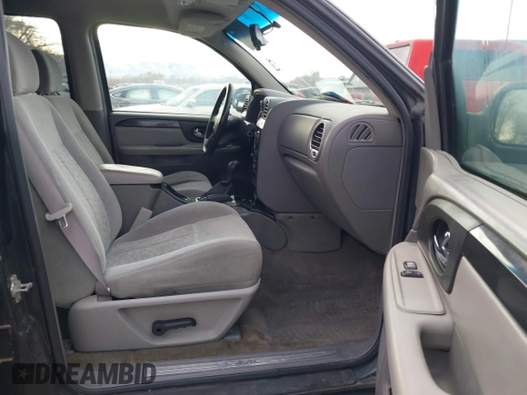 2005 GMC Envoy SLT with VIN 1GKDT13S352258833, listed as a IAAI auction lot 41525149 with 213,829 mi miles. Bid and sale history available at carsss.com. Image 5.