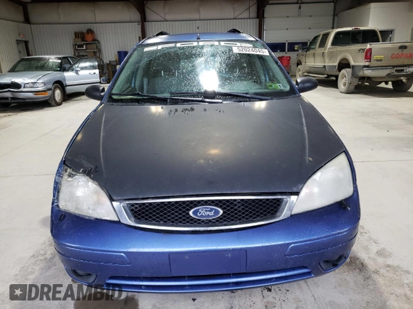 2005 Ford Focus SE with VIN 1FAHP36N65W187161, listed as a Copart auction lot 52024045 with 261,194 mi miles and Salvage Title. Bid and sale history available at carsss.com. Image 5.
