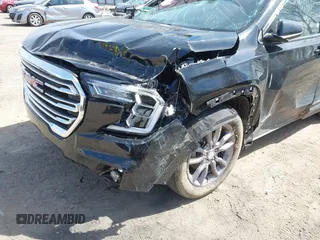 2023 GMC Terrain SLT z VIN 3GKALPEG6PL189023, wystawiony jako IAAI lot #41829881 z przebiegiem 53 797 mil mil oraz . Historia ofert i sprzedaży dostępna na DreamBid. Obrazek 17.