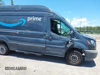 2019 Ford Transit z VIN 1FTYR3XM6KKB28883, wystawiony jako IAAI lot #42578545 z przebiegiem 107 204 mil mil oraz . Historia ofert i sprzedaży dostępna na DreamBid. Obrazek 17.