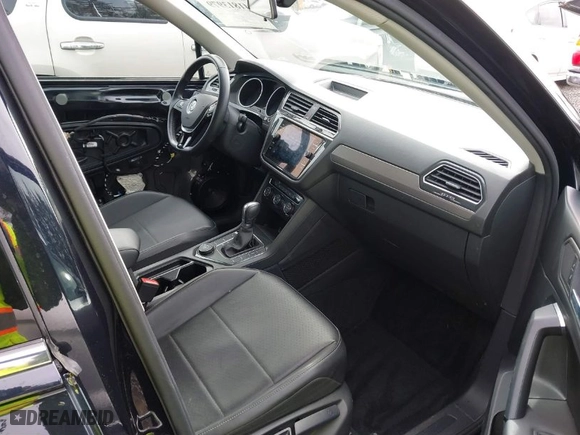 2019 Volkswagen Tiguan SE with VIN 3VV2B7AX3KM024186, listed as a IAAI auction lot 41813979 with 48,525 mi miles. Bid and sale history available at carsss.com. Image 5.