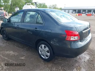 2008 Toyota Yaris z VIN JTDBT923084034729, wystawiony jako IAAI lot #42222673 z przebiegiem 169 007 mil mil oraz . Historia ofert i sprzedaży dostępna na DreamBid. Obrazek 3.