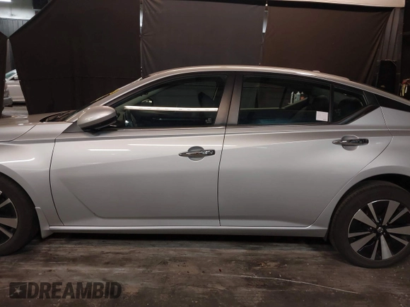2022 Nissan Altima 2.5 SV with VIN 1N4BL4DV0NN312574, listed as a IAAI auction lot 41834345 with 27,238 mi miles. Bid and sale history available at carsss.com. Image 14.