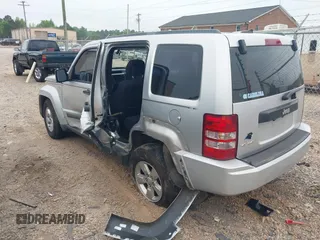 2012 Jeep Liberty Sport Latitude z VIN 1C4PJMAK6CW161974, wystawiony jako IAAI lot #42107863 z przebiegiem 157 912 mil mil oraz . Historia ofert i sprzedaży dostępna na DreamBid. Obrazek 3.