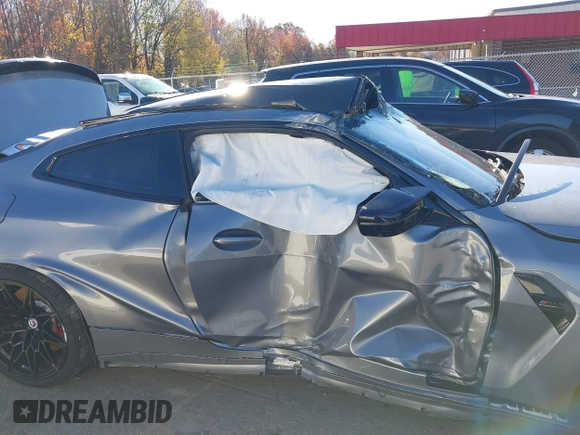 2023 BMW M4 Competition xDrive с VIN WBS43AZ01PCM48086, выставлен на аукционе IAAI как лот 40899240 с пробегом 9 597 миль миль и . История ставок и продаж доступна на DreamBid. Изображение 14.