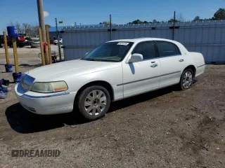 2003 Lincoln Town Car Cartier z VIN 1LNHM83W83Y690734, wystawiony jako Copart lot #50516195 z przebiegiem 88 889 mil mil oraz Czysty tytuł • Clean title. Historia ofert i sprzedaży dostępna na DreamBid. Obrazek 1.