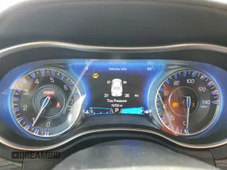2019 Chrysler 300 Touring z VIN 2C3CCAAG6KH613488, wystawiony jako Copart lot #52549375 z przebiegiem 70 700 mil mil oraz Szkoda całkowita • Salvage title. Historia ofert i sprzedaży dostępna na DreamBid. Obrazek 9.