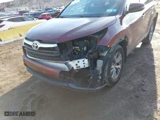 2016 Toyota Highlander LE with VIN 5TDBKRFH9GS319084, listed as a IAAI auction lot 41590197 with 110,611 mi miles. Bid and sale history available at carsss.com. Image 6.