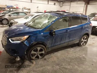 2017 Ford Escape SE z VIN 1FMCU9GD2HUB99955, wystawiony jako IAAI lot #41572200 z przebiegiem 63 023 mil mil oraz . Historia ofert i sprzedaży dostępna na DreamBid. Obrazek 2.