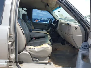 2003 GMC Sierra 1500HD SLT z VIN 1GTGK13U93F108499, wystawiony jako IAAI lot #42149012 z przebiegiem 296 775 mil mil oraz . Historia ofert i sprzedaży dostępna na DreamBid. Obrazek 5.