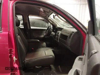 2008 Dodge Dakota Laramie z VIN 1D7HW58N58S534499, wystawiony jako IAAI lot #41528141 z przebiegiem 127 340 mil mil oraz . Historia ofert i sprzedaży dostępna na DreamBid. Obrazek 5.