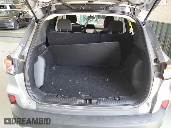 2022 Ford Escape SE z VIN 1FMCU0G61NUB33373, wystawiony jako IAAI lot #42791529 z przebiegiem 56 067 mil mil oraz . Historia ofert i sprzedaży dostępna na DreamBid. Obrazek 27.