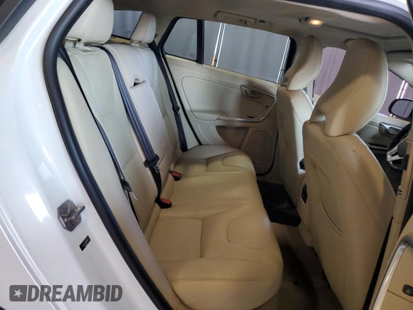 2015 Volvo V60 с VIN YV126MEC0F1205624, выставлен на аукционе Copart как лот 70863984 с пробегом 128 952 миль миль и Списание • Salvage title. История ставок и продаж доступна на DreamBid. Изображение 10.