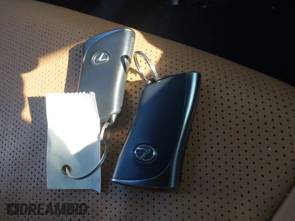 2024 Lexus RX 350 z VIN 2T2BAMBA1RC040122, wystawiony jako IAAI lot #42285889 z przebiegiem 14 822 mil mil oraz . Historia ofert i sprzedaży dostępna na DreamBid. Obrazek 11.
