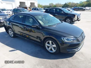 2012 Volkswagen Passat SE z VIN 1VWBH7A38CC063186, wystawiony jako IAAI lot #41700992 z przebiegiem 151 454 mil mil oraz . Historia ofert i sprzedaży dostępna na DreamBid. Obrazek 1.