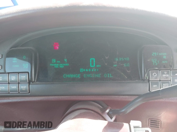 1999 Cadillac DeVille z VIN 1G6KD54Y6XU728681, wystawiony jako IAAI lot #41362191 z przebiegiem 163 540 mil mil oraz . Historia ofert i sprzedaży dostępna na DreamBid. Obrazek 7.