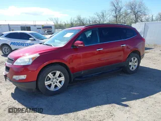 2012 Chevrolet Traverse 1LT z VIN 1GNKVGED7CJ269374, wystawiony jako IAAI lot #42163233 z przebiegiem 159 751 mil mil oraz . Historia ofert i sprzedaży dostępna na DreamBid. Obrazek 2.