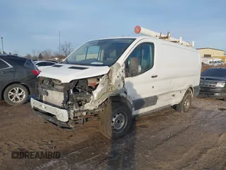 2017 Ford Transit z VIN 1FTYR1YM0HKB27935, wystawiony jako IAAI lot #41513908 z przebiegiem 80 422 mil mil oraz . Historia ofert i sprzedaży dostępna na DreamBid. Obrazek 20.
