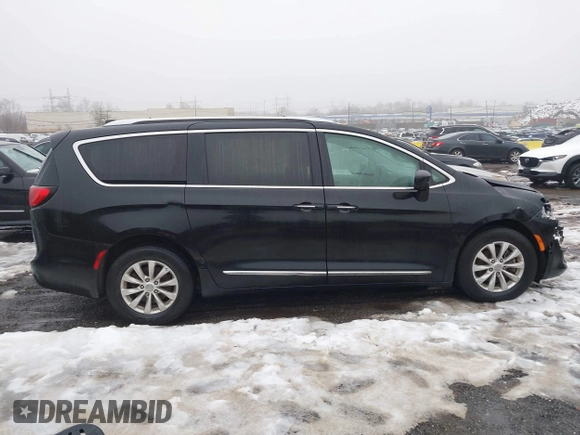 2019 Chrysler Pacifica Touring L with VIN 2C4RC1BG2KR715353, listed as a IAAI auction lot 41545730 with 38,500 mi miles and . Bid and sale history available at DreamBid. Image 13.
