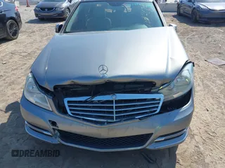 2012 Mercedes-Benz C 300 Sport с VIN WDDGF8BB9CR197914, выставлен на аукционе IAAI как лот 42187624 с пробегом 121 196 миль миль и . История ставок и продаж доступна на DreamBid. Изображение 6.