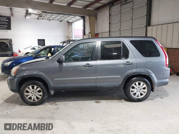 2005 Honda CR-V EX SE with VIN SHSRD78905U318760, listed as a IAAI auction lot 41971337 with 185,858 mi miles. Bid and sale history available at carsss.com. Image 14.