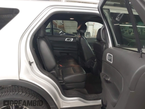2014 Ford Explorer XLT z VIN 1FM5K8D8XEGA15680, wystawiony jako IAAI lot #42194829 z przebiegiem 179 946 mil mil oraz . Historia ofert i sprzedaży dostępna na DreamBid. Obrazek 8.