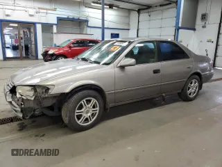 1998 Toyota Camry LE z VIN 4T1BF22K5WU058863, wystawiony jako Copart lot #51950975 z przebiegiem Nie podano mil oraz Szkoda całkowita • Salvage title. Historia ofert i sprzedaży dostępna na DreamBid. Obrazek 1.