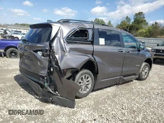 2022 Toyota Sienna XLE with VIN 5TDJRKEC5NS076312, listed as a Copart auction lot 48399325 with 19,969 mi miles and Salvage Title. Bid and sale history available at carsss.com. Image 3.