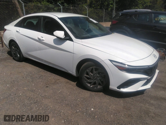 2024 Hyundai Elantra SEL z VIN KMHLM4DG8RU678626, wystawiony jako IAAI lot #42794258 z przebiegiem 53 871 mil mil oraz . Historia ofert i sprzedaży dostępna na DreamBid. Obrazek 1.