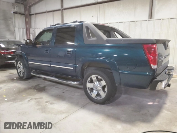 2005 Chevrolet Avalanche Z66 with VIN 3GNEC12Z05G110202, listed as a Copart auction lot 82638824 with 208,621 mi miles and Salvage Title. Bid and sale history available at carsss.com. Image 2.