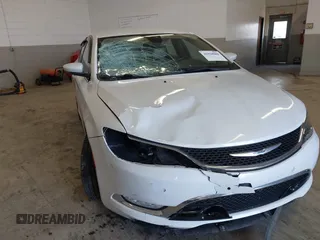 2015 Chrysler 200 C z VIN 1C3CCCEG9FN573670, wystawiony jako IAAI lot #41918086 z przebiegiem 260 656 mil mil oraz . Historia ofert i sprzedaży dostępna na DreamBid. Obrazek 6.