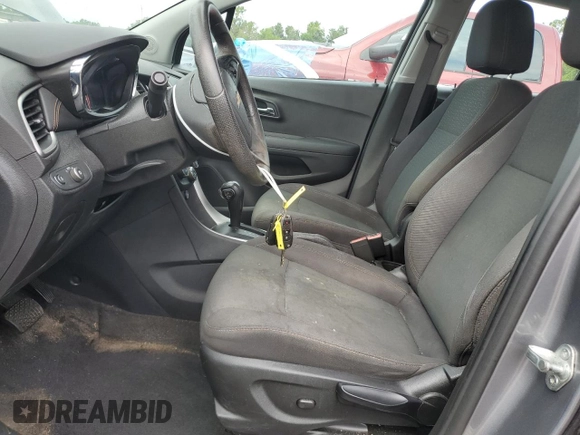2020 Chevrolet Trax LS z VIN 3GNCJKSB3LL175622, wystawiony jako Copart lot #63316885 z przebiegiem Nie podano mil oraz Szkoda całkowita • Salvage title. Historia ofert i sprzedaży dostępna na DreamBid. Obrazek 7.