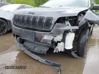 2019 Jeep Cherokee Latitude Plus с VIN 1C4PJMLB2KD328371, выставлен на аукционе IAAI как лот 42143737 с пробегом 98 417 миль миль и . История ставок и продаж доступна на DreamBid. Изображение 6.