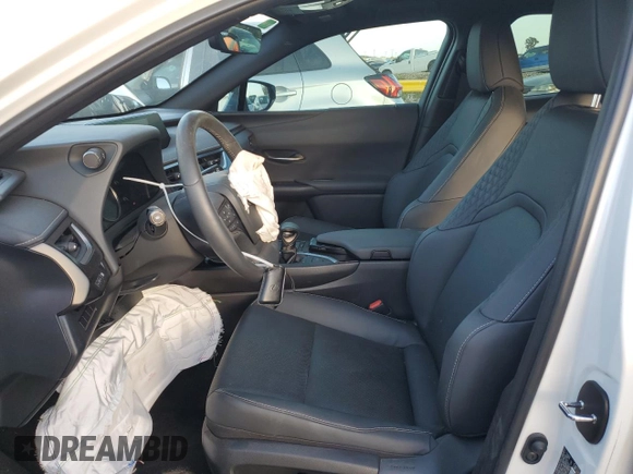 2021 Lexus UX with VIN JTHP3JBH7M2037702, listed as a Copart auction lot 69784022 with 14,173 mi miles. Bid and sale history available at carsss.com. Image 7.