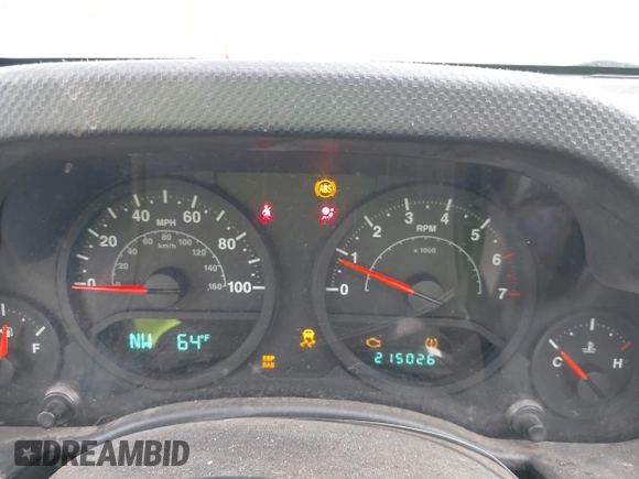 2008 Jeep Wrangler Unlimited X z VIN 1J4GA39138L641138, wystawiony jako IAAI lot #42376300 z przebiegiem 215 026 mil mil oraz . Historia ofert i sprzedaży dostępna na DreamBid. Obrazek 7.