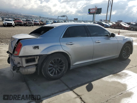 2013 Chrysler 300 z VIN 2C3CCAAG2DH572389, wystawiony jako Copart lot #47327315 z przebiegiem 144 262 mil mil oraz Szkoda całkowita • Salvage title. Historia ofert i sprzedaży dostępna na DreamBid. Obrazek 3.