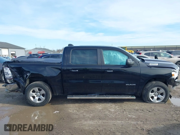 2019 Ram 1500 Big Horn z VIN 1C6SRFFT7KN658334, wystawiony jako IAAI lot #41930603 z przebiegiem 84 124 mil mil oraz . Historia ofert i sprzedaży dostępna na DreamBid. Obrazek 13.