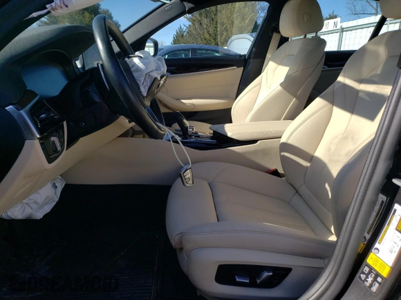 2020 BMW 5 Series 530i xDrive z VIN WBAJR7C04LCE05795, wystawiony jako Copart lot #45848475 z przebiegiem Nie podano mil oraz Szkoda całkowita • Salvage title. Historia ofert i sprzedaży dostępna na DreamBid. Obrazek 7.