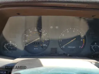 1982 Datsun 280ZX z VIN JN1HZ04S0CX433451, wystawiony jako Copart lot #53912864 z przebiegiem 200 629 mil mil oraz Tytuł czysty. Historia ofert i sprzedaży dostępna na DreamBid. Obrazek 9.