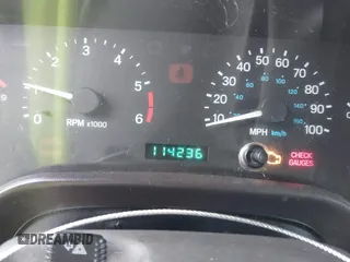 2000 Jeep Wrangler SE with VIN 1J4FA29P2YP797156, listed as a IAAI auction lot 41517183 with 114,236 mi miles. Bid and sale history available at carsss.com. Image 7.