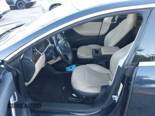 2013 Tesla Model S с VIN 5YJSA1DN9DFP06165, выставлен на аукционе IAAI как лот 40920844 с пробегом 181 342 миль миль и . История ставок и продаж доступна на DreamBid. Изображение 5.