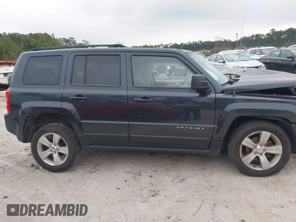 2014 Jeep Patriot Latitude with VIN 1C4NJRFB3ED551622, listed as a IAAI auction lot 40917179 with 109,856 mi miles. Bid and sale history available at carsss.com. Image 13.