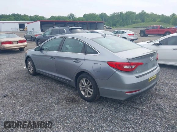 2016 Hyundai Sonata SE z VIN 5NPE24AF8GH334395, wystawiony jako IAAI lot #42333326 z przebiegiem 130 429 mil mil oraz . Historia ofert i sprzedaży dostępna na DreamBid. Obrazek 3.