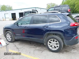 2016 Jeep Cherokee Latitude z VIN 1C4PJMCB2GW145287, wystawiony jako IAAI lot #42302969 z przebiegiem 124 974 mil mil oraz . Historia ofert i sprzedaży dostępna na DreamBid. Obrazek 14.